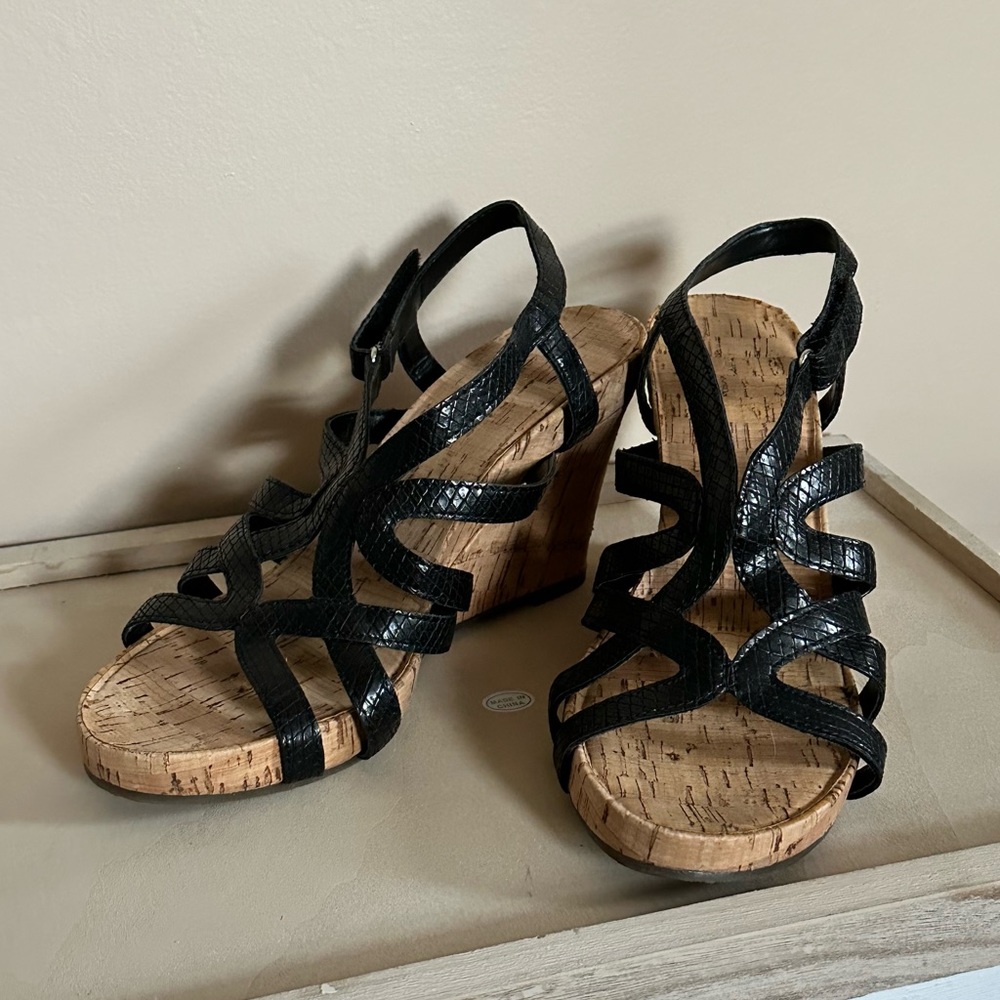 Sz 8.5 AEROSOLES Cork Wedge Sandals - Black